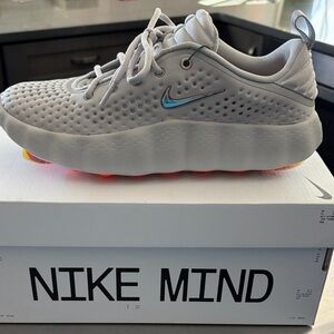 NIKE MIND 002